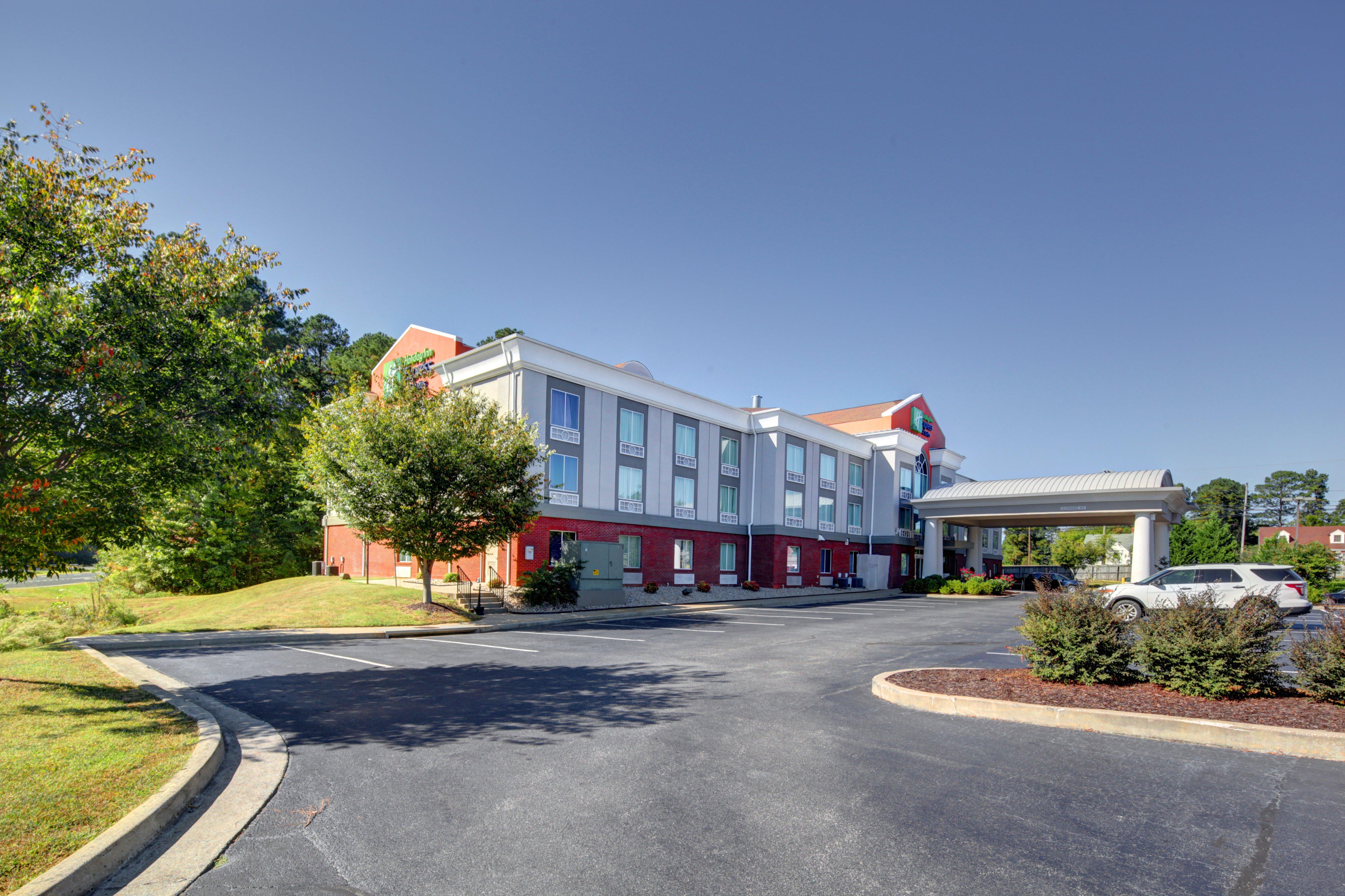 Holiday Inn Express Hotel & Suites Emporia By Ihg Exterior foto